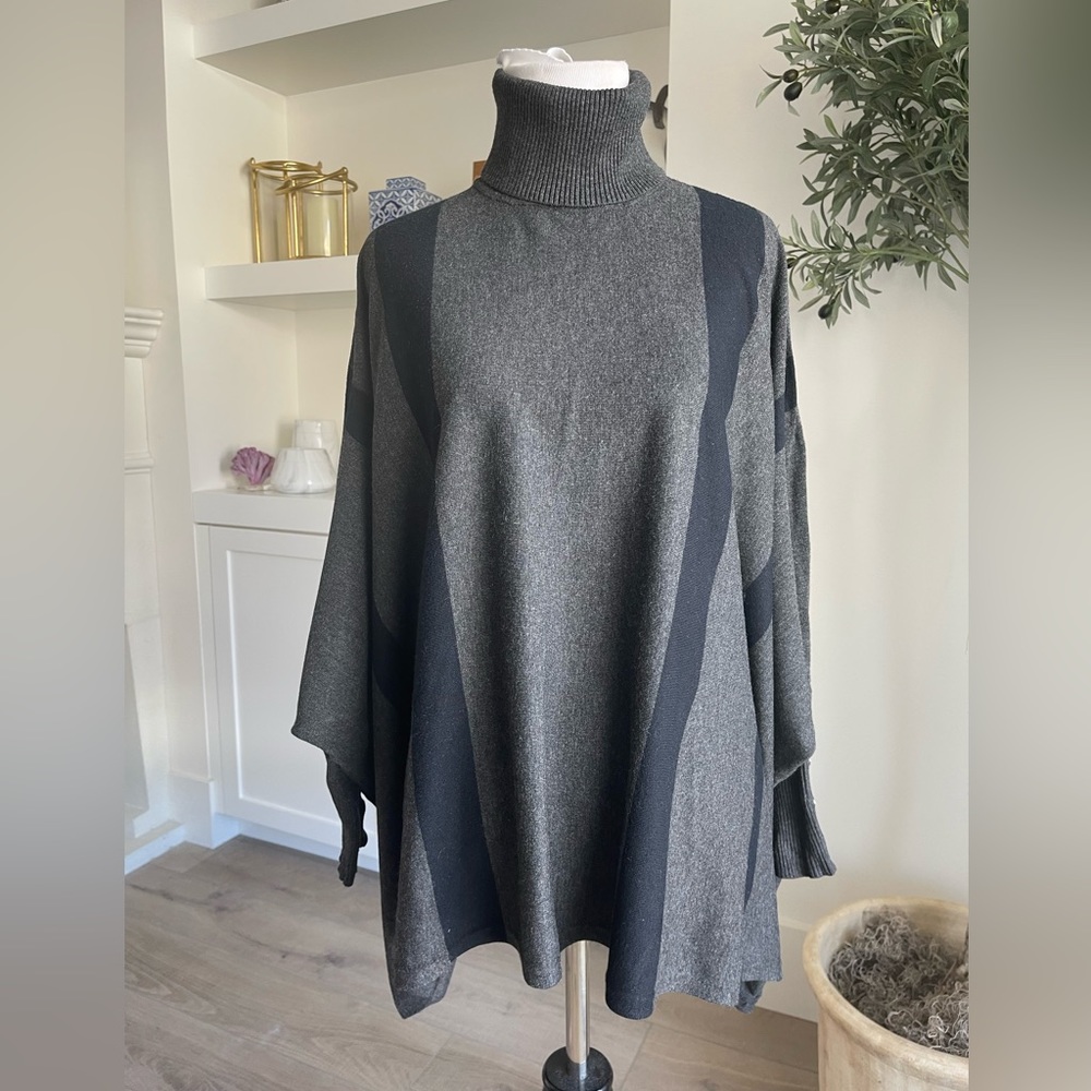 ALFANI Turtleneck Poncho Sweater Grey and Black size Medium - super flattering!